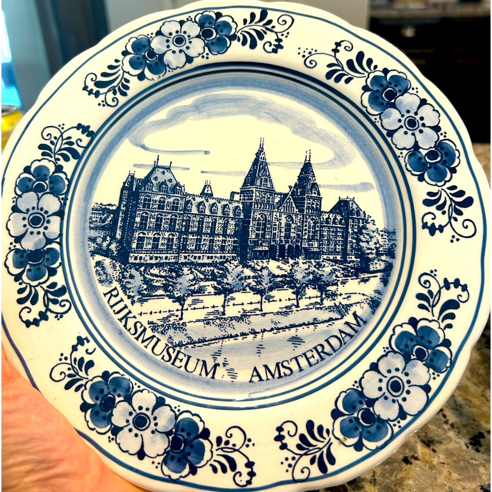 Rijksmuseum, Amsterdam, The Netherlands, vintage 9" Delft blue plate